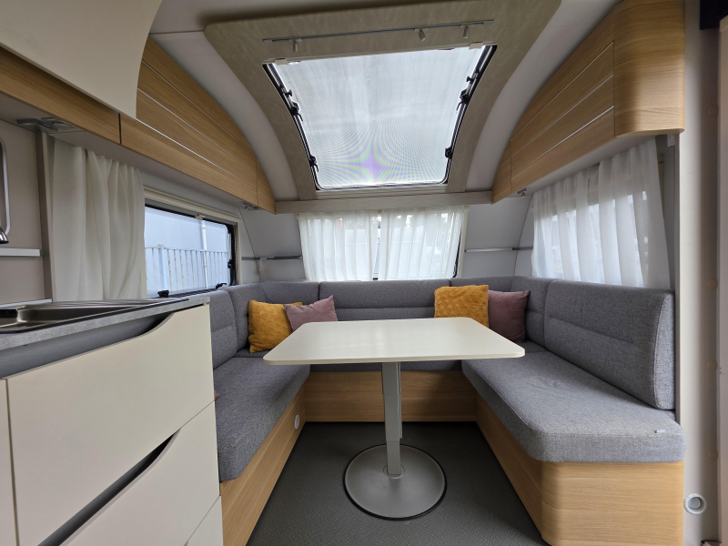 Adria Adora 613 UT Isabella voortent 
