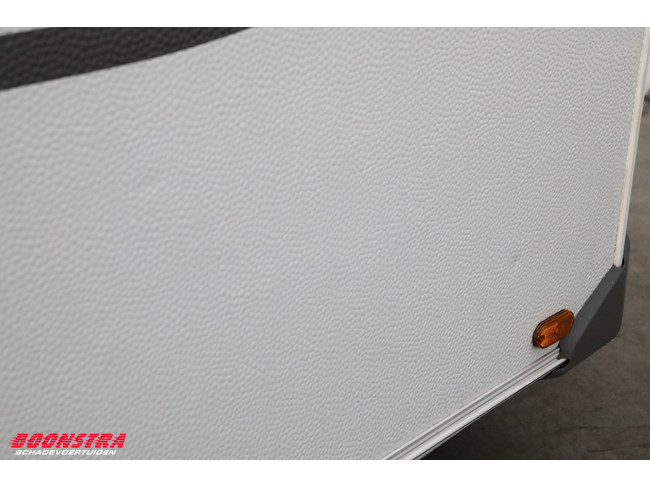Knaus Sport 450 FU Middenkeuken Rondzit foto: 9