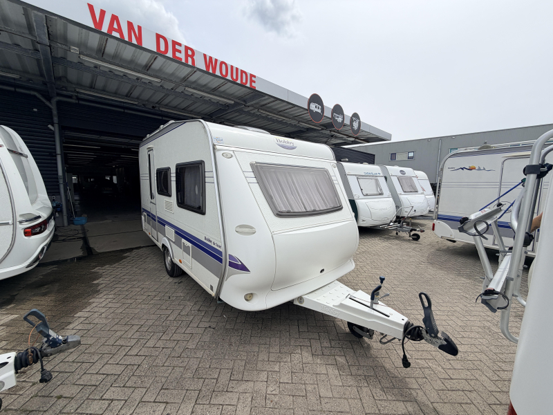 Hobby De Luxe 400 SF Voortent, Zitje Dwarsbed  hoofdfoto: 1