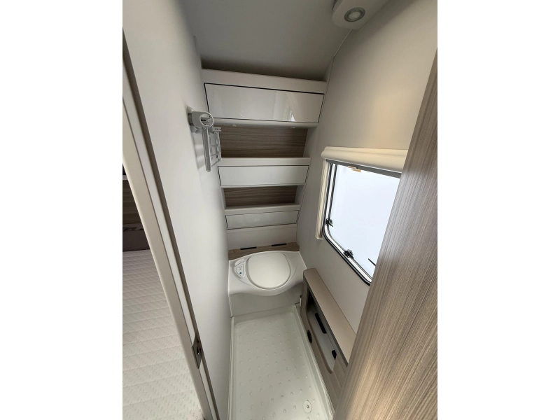 Bürstner Averso 490 TS FRANSBED RONDZIT LUIFEL  foto: 9