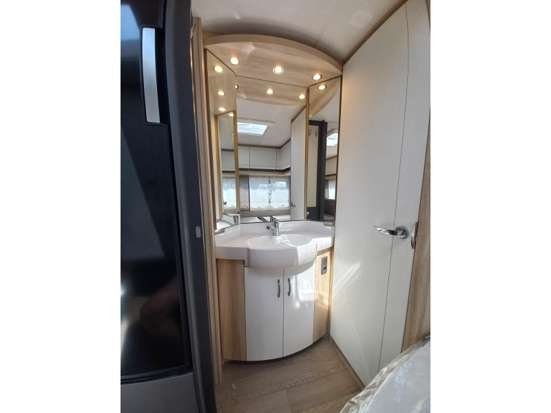 Hobby De Luxe 460 UFE 1500kg  foto: 13