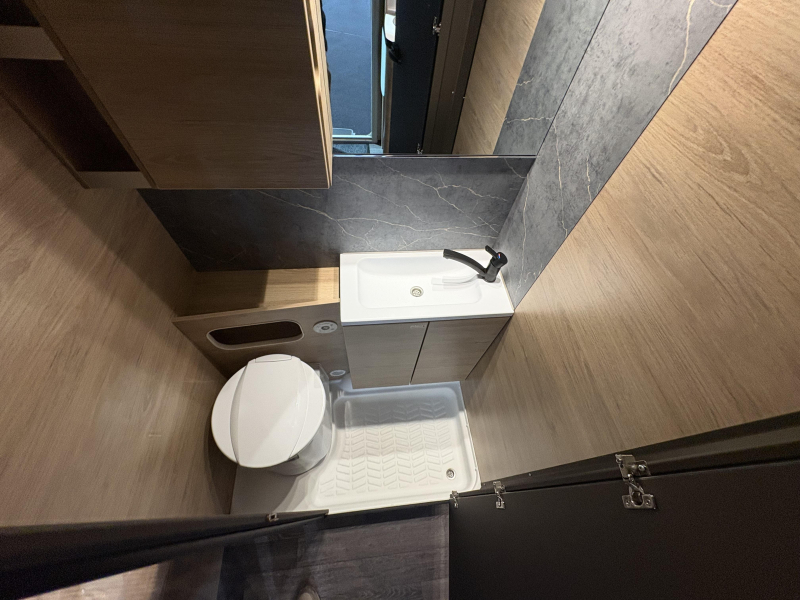 Weinsberg CaraOne Edition HOT 480 QDK stapelbed / dwarsbed  foto: 10
