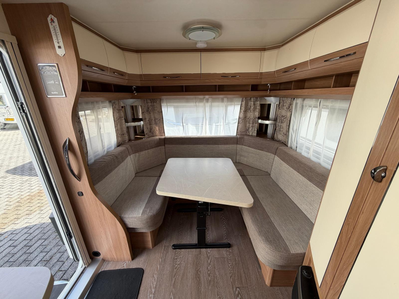 Hobby De Luxe 455 UF Vol uitgerust!!  foto: 7