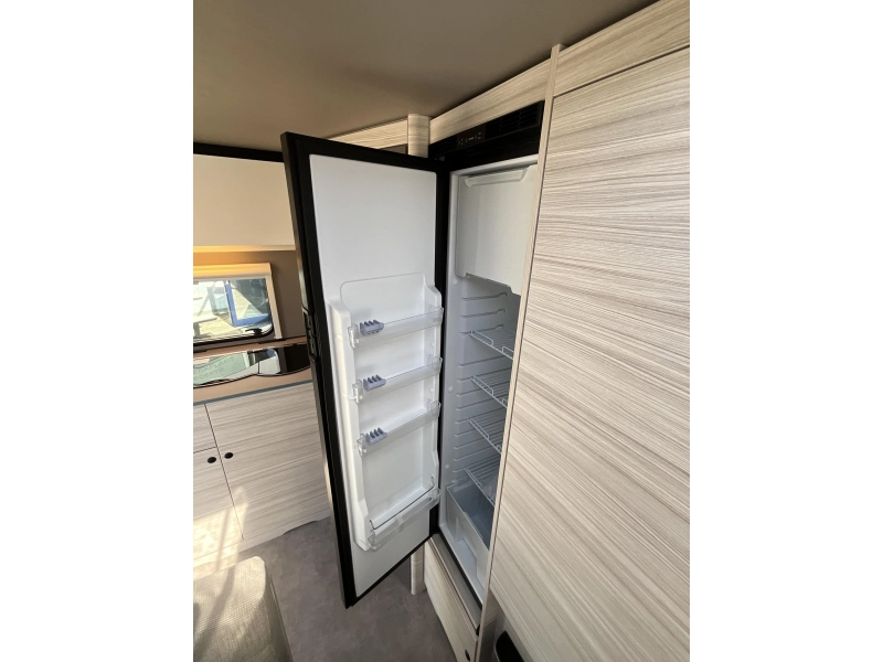 Dethleffs C'Joy Active 420 QSH COMPACT-XL KOELKAST  foto: 10