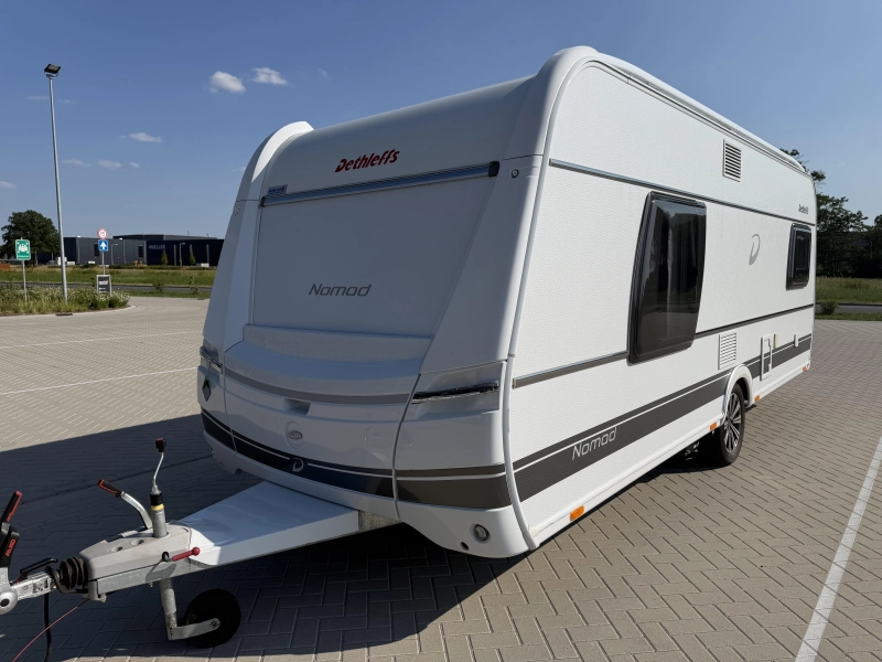 Dethleffs Nomad 530 DR queensbed / voortent 