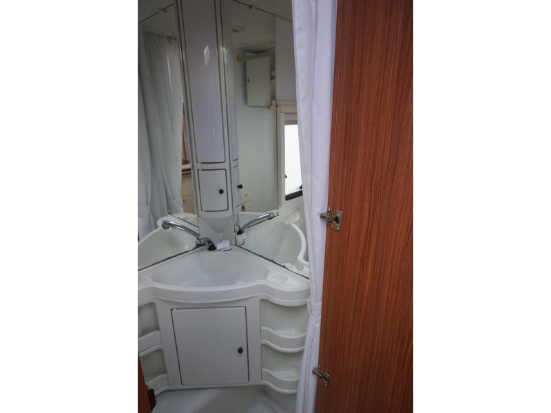 Adria Adora 472 LU Level/mover/2x voortent  foto: 13