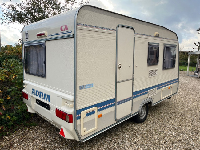 Adria 390 Ds 2 zitjes , 770 kg lichtgewicht, topstaat