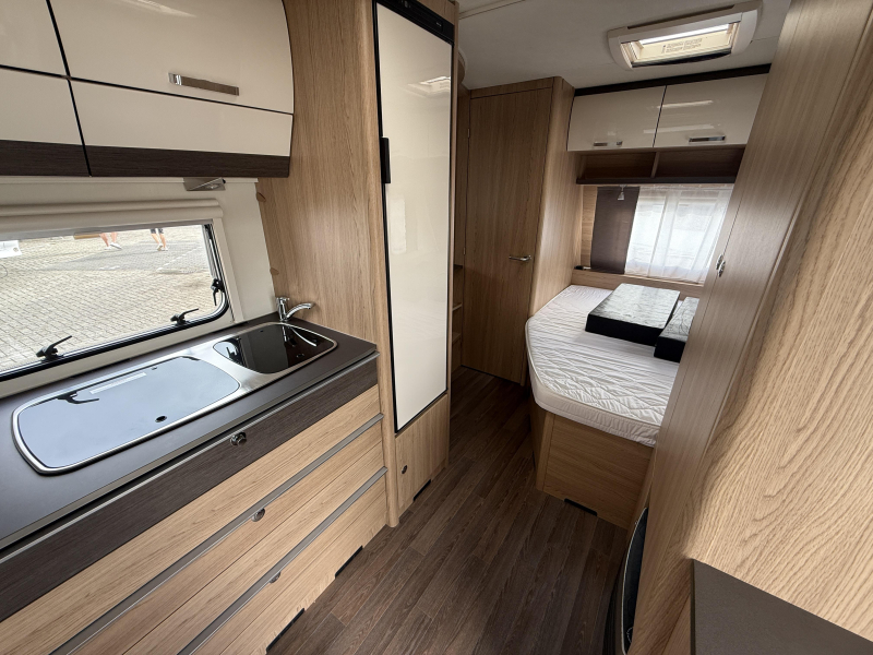 Bürstner Averso Plus 500 TS VOORTENT/HEFBED/6PERSOONS  foto: 4