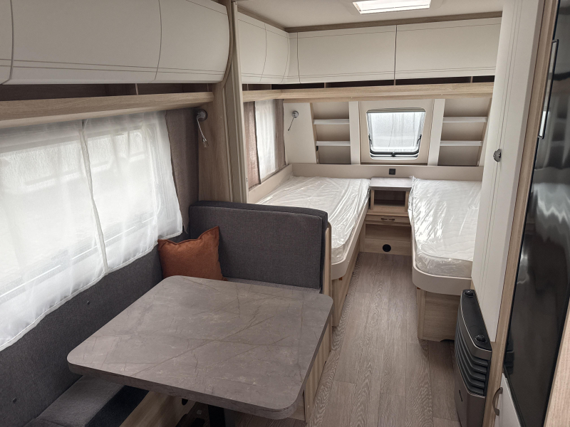 Hobby De Luxe 460 SL Model 2027  foto: 2