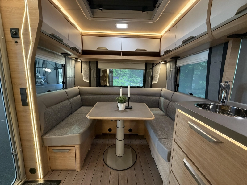 Knaus Sudwind Black Selection 450 FU dakairco / fransbed  foto: 12