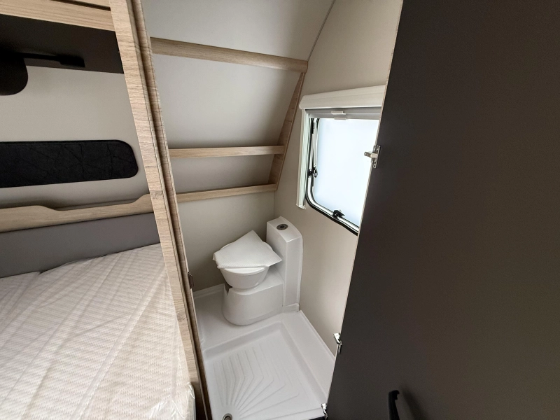 Weinsberg CaraOne Edition HOT 450 FU fransbed / rondzit  foto: 8
