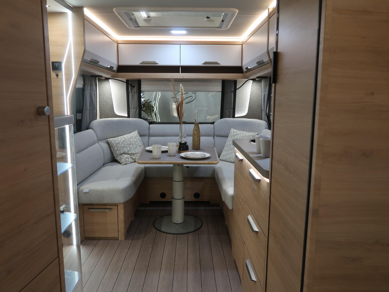 Knaus Sudwind Black Selection 500 FU RONDZIT FRANS BED  foto: 2