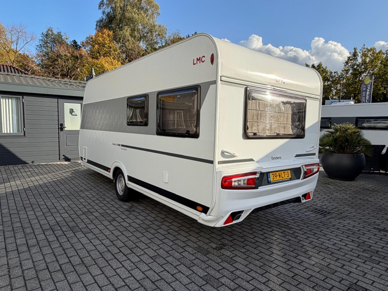 LMC Tandero 480 D Met Truma mover!  foto: 3