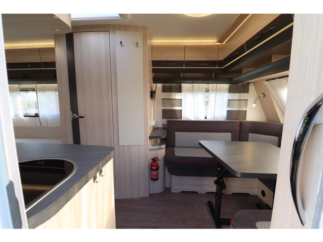 Hobby De Luxe Edition 460 LU Unico/ Mover/ Compleet foto: 8