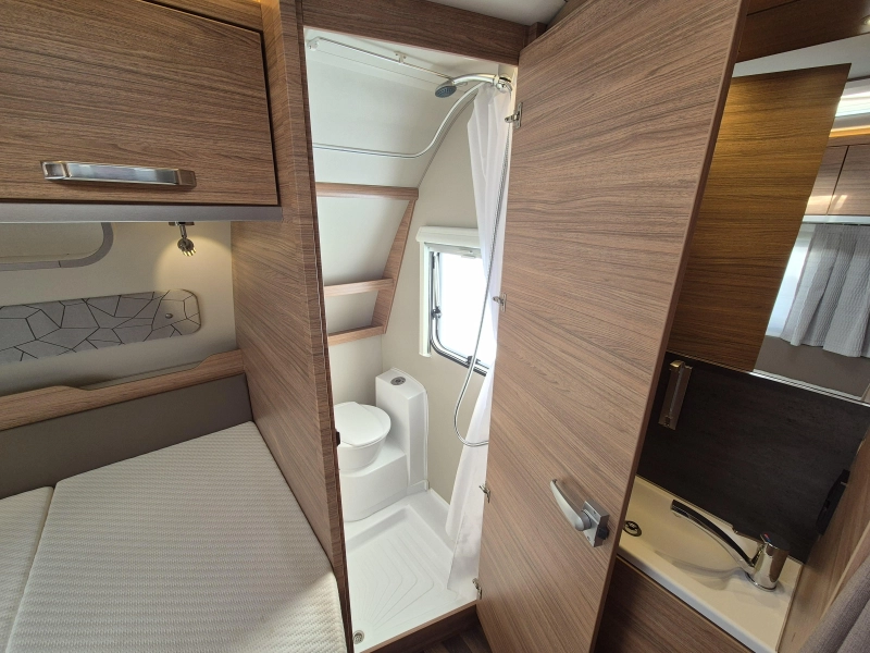 Weinsberg CaraOne Edition HOT 500 FDK Stapelbed  foto: 10