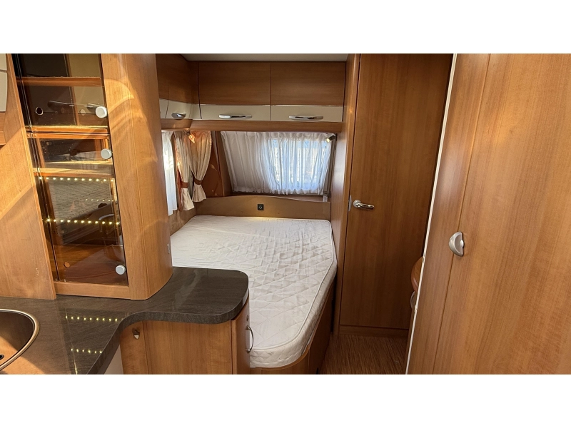 Hobby Excellent 495 UFE frans bed rondzit toilet  foto: 2