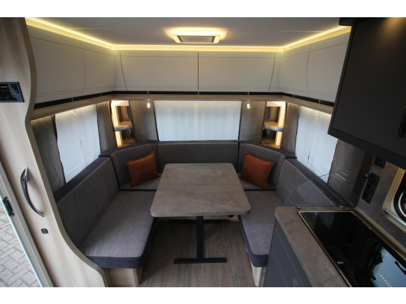 Hobby De Luxe 460 UFE Frans bed & rondzit!  foto: 11