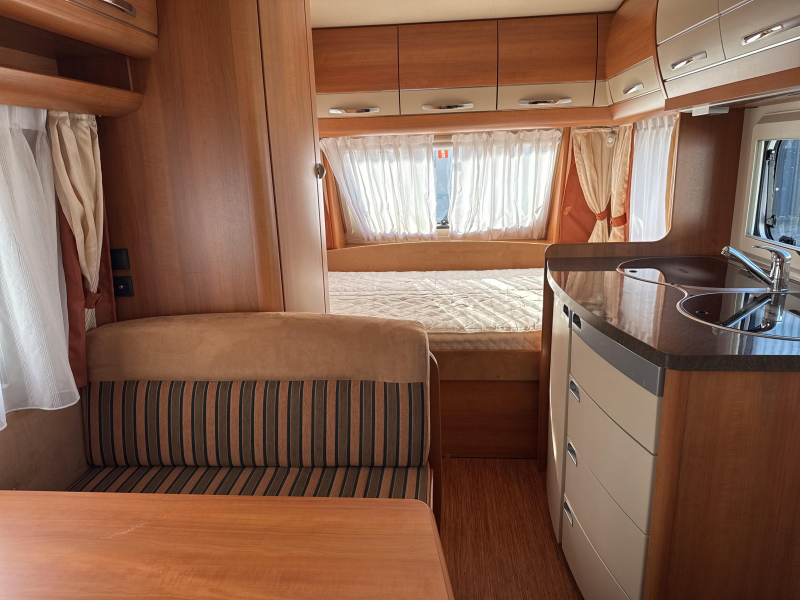 Hobby Excellent 400 SF Mover/Unico voortent  foto: 9