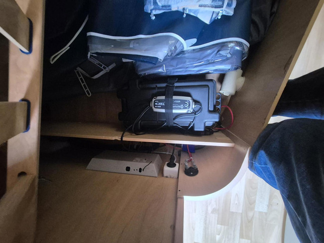 Hobby 460 UFE Mover, Voortent + Nw. Etui luifel foto: 12