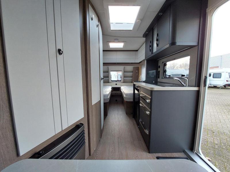 Hobby On Tour 460 DL 1500kg - bedverbreding  foto: 5