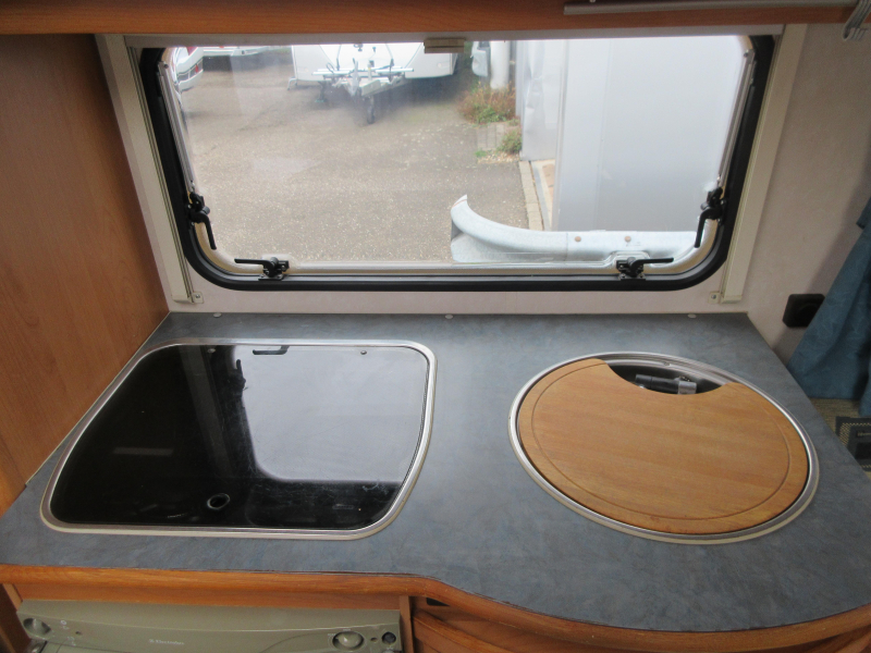 Adria Unica B 502 UK 5 PEROONS MET STAPELBED  foto: 8