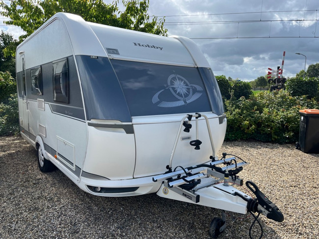 Hobby 440 Sf De Luxe Vast bed , voortent, zeer nette staat! foto: 0
