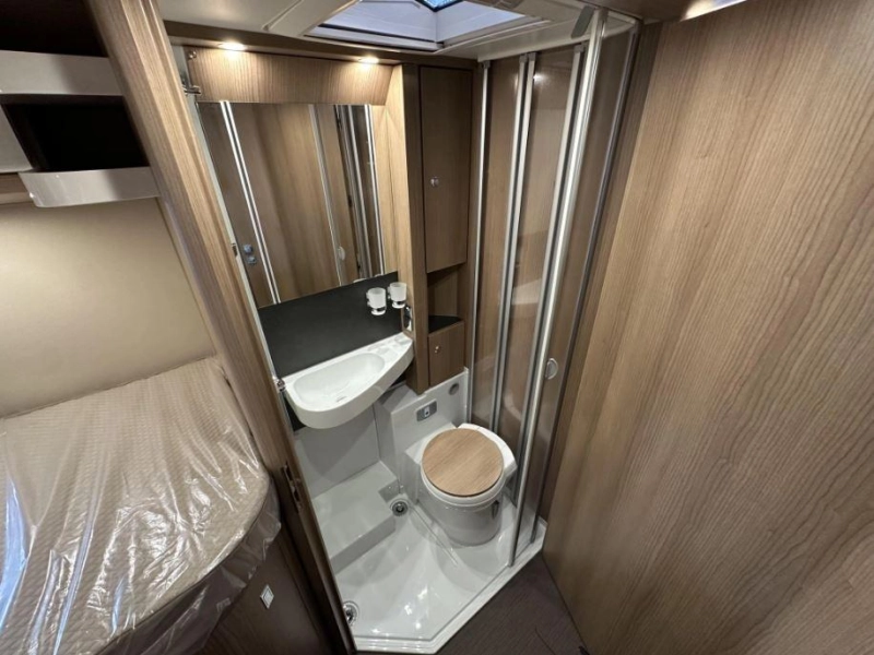 Carthago C1-Tourer 141 KB-LE 2 APARTE BED-180PK-AUTOM  foto: 10