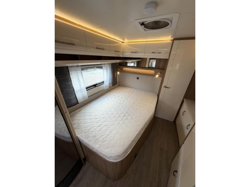 Hobby Excellent 560 WFU Incl. Mover en Luifel  foto: 16