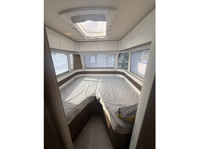 Eriba T 820 (TOURING 820) full options EP level systeem lengte bedden XT mover Truma zonnepanelen 2x dakairco Dometic elktr schotel foto: 13