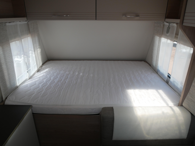 Bürstner Premio Life 425 TS Mover, voortent  foto: 12