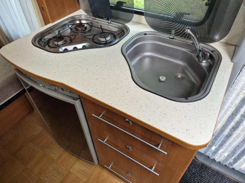 Caravelair Venicia 470 queensbed / rondzit  foto: 4