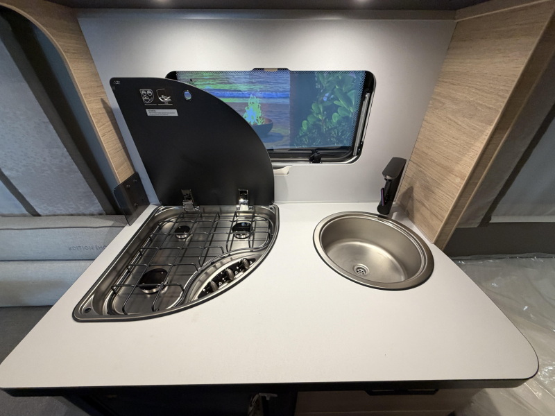 Weinsberg CaraOne Edition HOT 450 FU fransbed / rondzit  foto: 15
