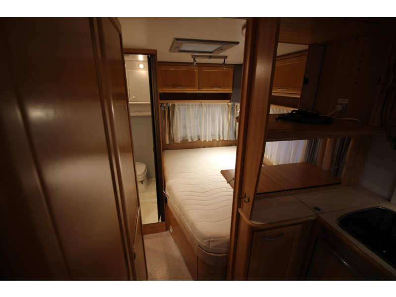 Knaus Azur 450 TF Mover, Voortent, Fietsenr  foto: 8