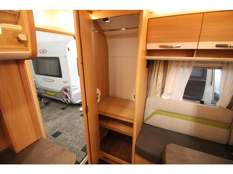 Knaus Sudwind Silver Selection 420 QD Mover Thule 6300 Voortent  foto: 17