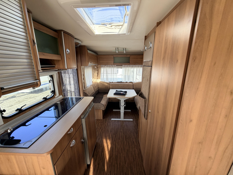 Bürstner Averso 460 TL Enkele bedden, Mover Luif  foto: 9