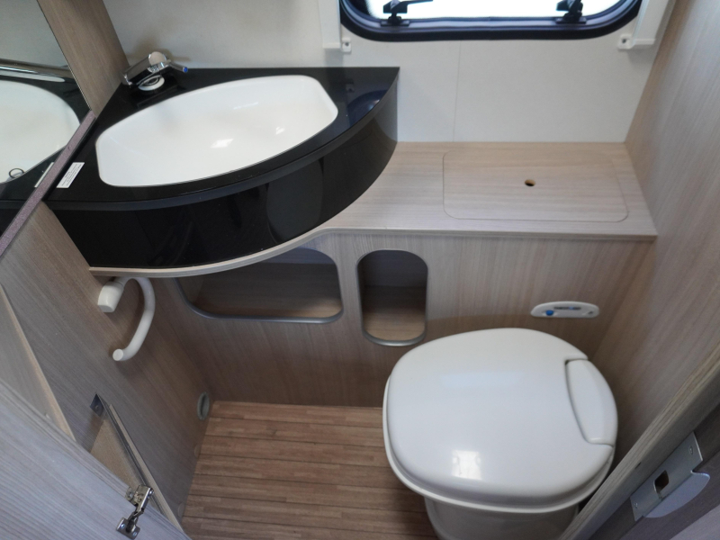 Dethleffs Tourist HD 460 MET UNICO VOORTENT  foto: 10
