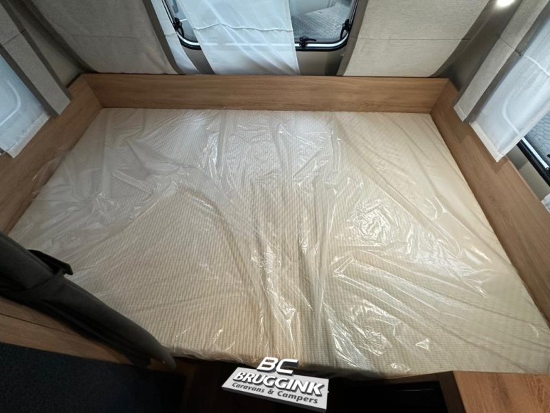 Knaus Sport 420 QD Dwars Bed 210 CM LANG!  foto: 7