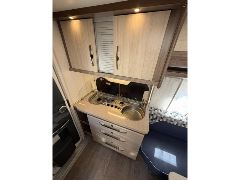 Hobby De Luxe 400 SFE Incl. Luifel en Voortent  foto: 20