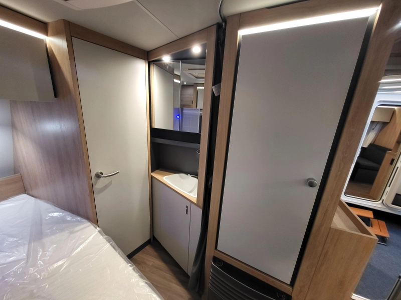 Knaus Sport 450 FU af fabriek mooi compleet  foto: 11