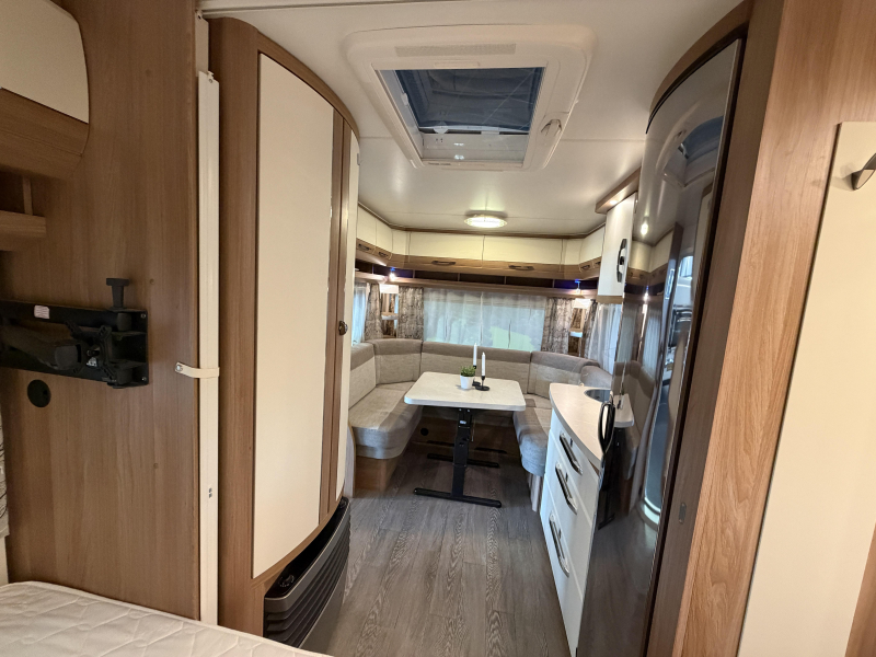 Hobby De Luxe 460 UFE Mover / Cassetteluifel  foto: 19