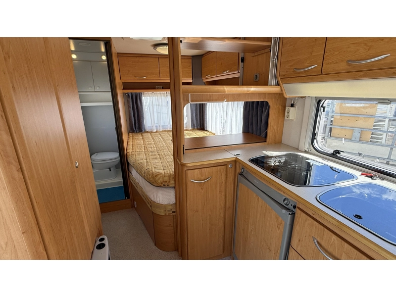 Knaus Blue Line 450 TF frans bed rondzit toilet 