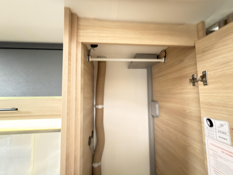 Sterckeman Easy Comfort 390 CP +mover+hordeur+1200kg  foto: 12