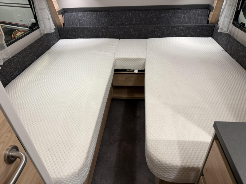 Dethleffs Camper 460 EL 2 BEDDEN ZIT EX VERHUUR  foto: 3