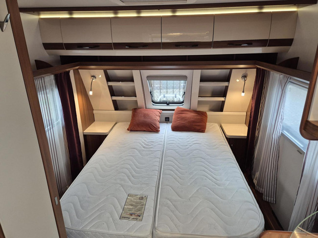 Hobby 540 UFF Nw staat. Queens bed, mover + Thule luifel foto: 14