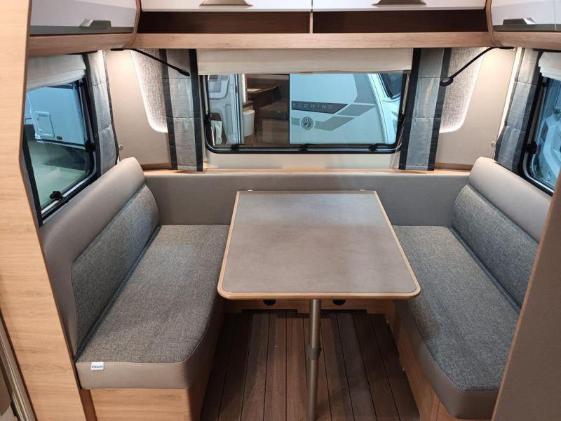 Knaus Sudwind Black Selection 460 EU  foto: 2