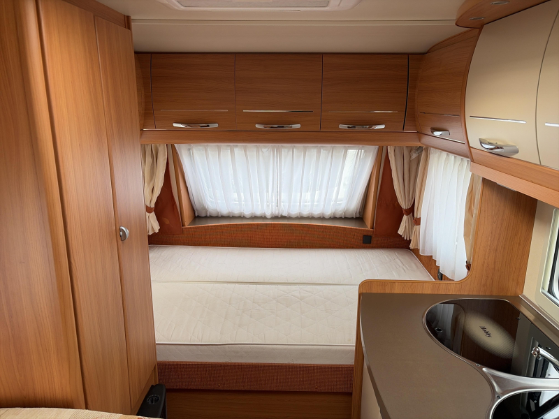 Hobby De Luxe 400 SF Voortent/Fietsdrager 