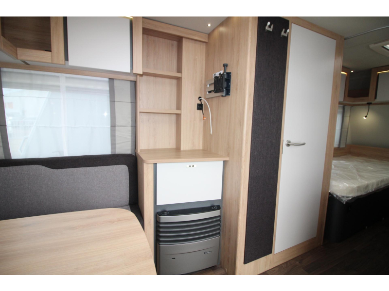 Knaus Sport 460 EU Enkele bedden & GFK dak!  foto: 11