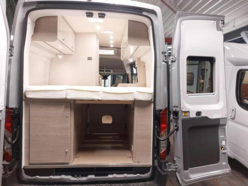 Bürstner Lineo C 590 AUTOMAAT + TREKHAAK 