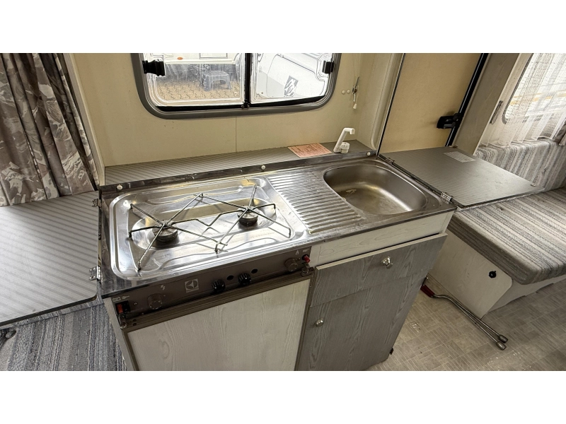 Home-Car Confort 42 2x zitgroep toiletruimte  foto: 7