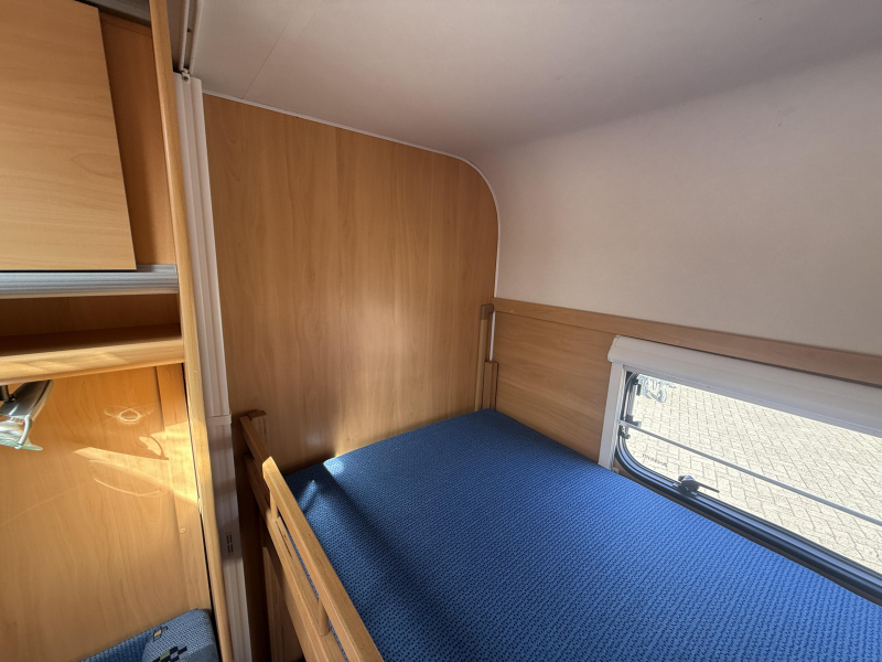 Dethleffs New Line 490 TK Stapelbed 1300KG Voortent  foto: 11